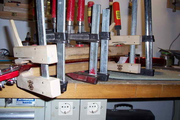 Gluing of the fingerboard